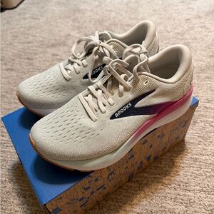 Brooks Women's Cream and Purple Sneakers